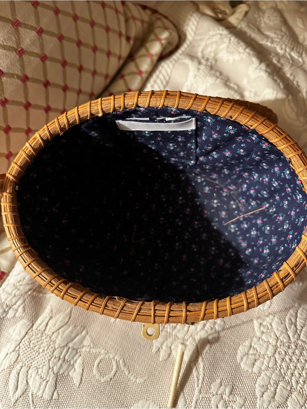 Iconic Nantucket Basket Purse with Traditional Scrimshaw Plaque. VINTAGE. - Picture 6 of 7